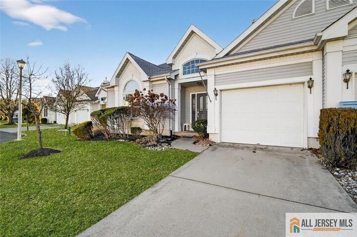 Property Photo:  12 Wellington Place  NJ 08831 