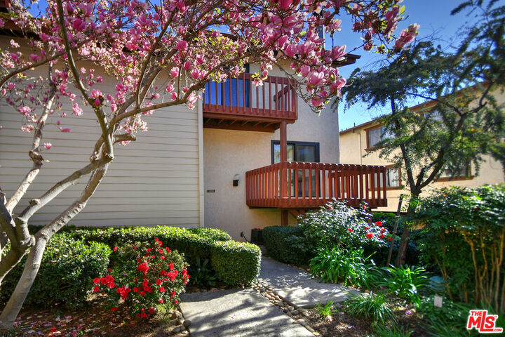 Property Photo:  13942 Oxnard St  CA 91401 