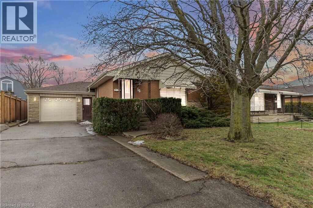 Property Photo:  16 Paris Road  ON N3R 1H7 