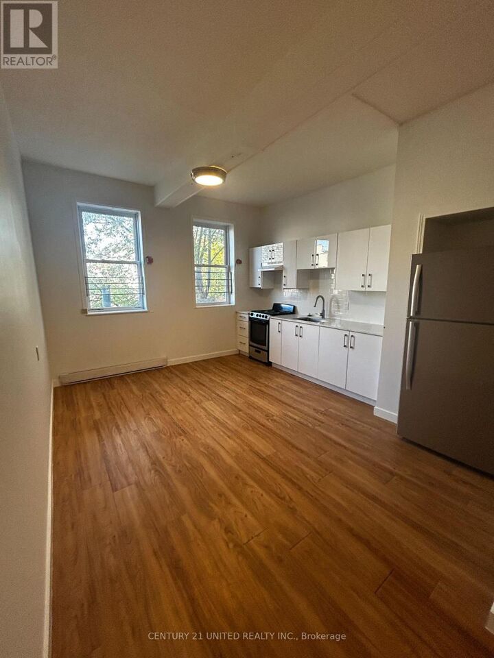 Property Photo:  174.5 Hunter Street West 2  ON K9H 2L2 