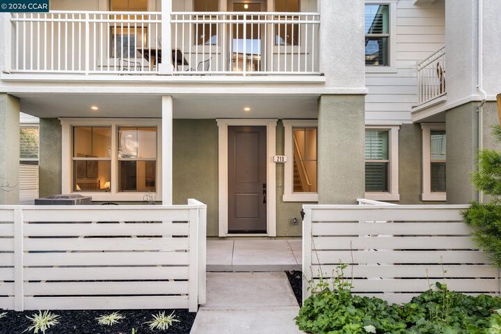 Property Photo:  210 Oak Circle  CA 94597 