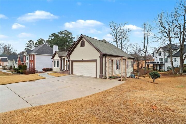 Property Photo:  3124 Sherwood Oaks Lane  GA 30034 