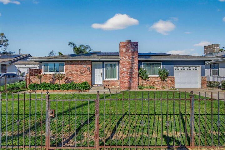 Property Photo:  1524 W Fountain Way  CA 93705 