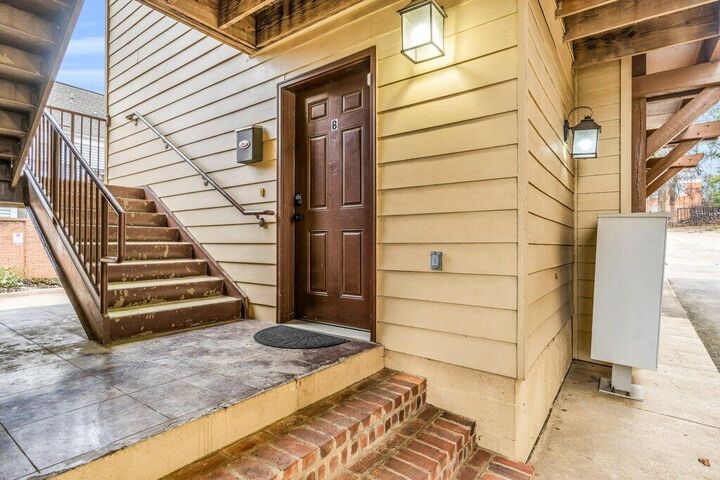 Property Photo:  601-B Russell St.  MS 39759 