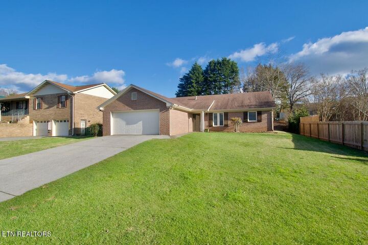 Property Photo:  1418 Carowinds Circle  TN 37803 