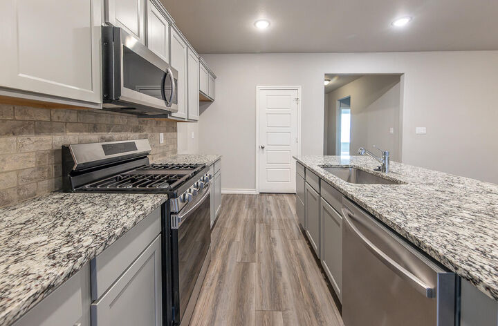 Property Photo: 7008 21st Street TX 79407