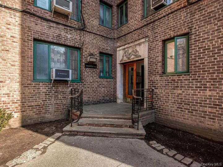 Property Photo:  1510 Unionport Road Me  NY 10462 