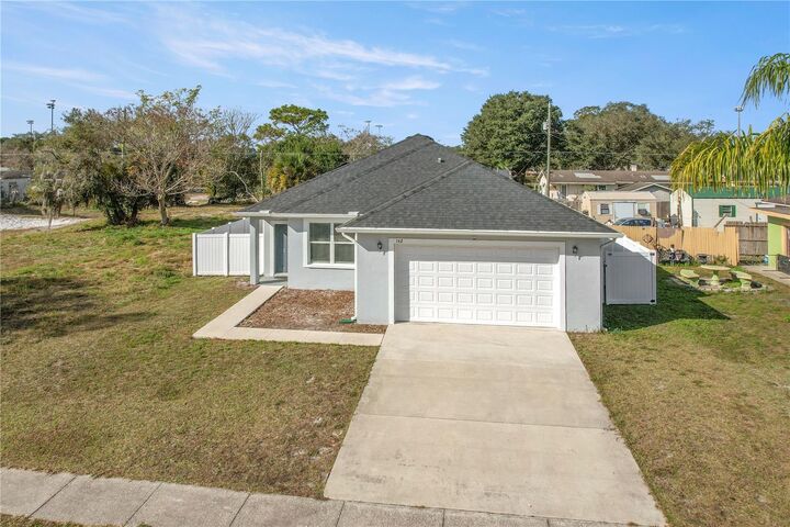 Property Photo: 142 Pineview Drive FL 32765