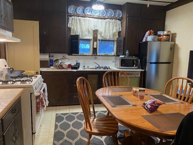 Property Photo:  215 W Devlin Street  IL 61362 