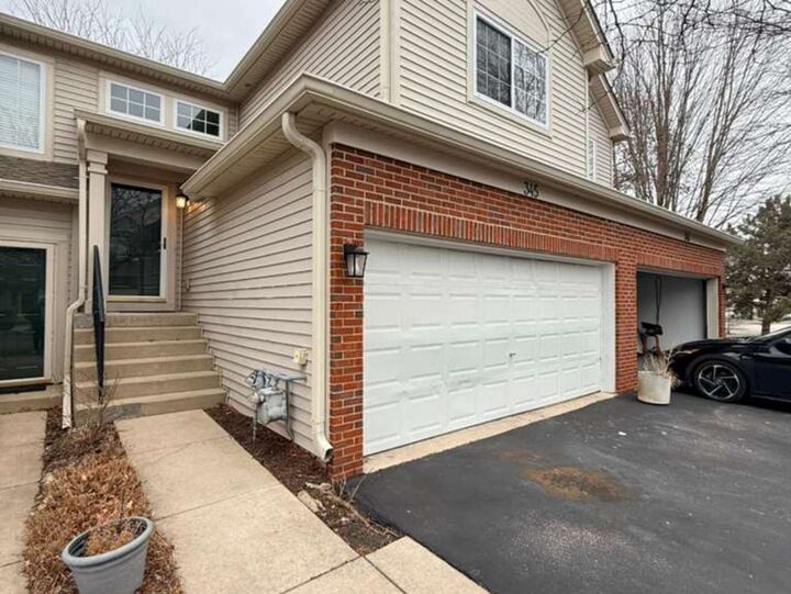 Property Photo:  345 Abington Woods Drive  IL 60502 