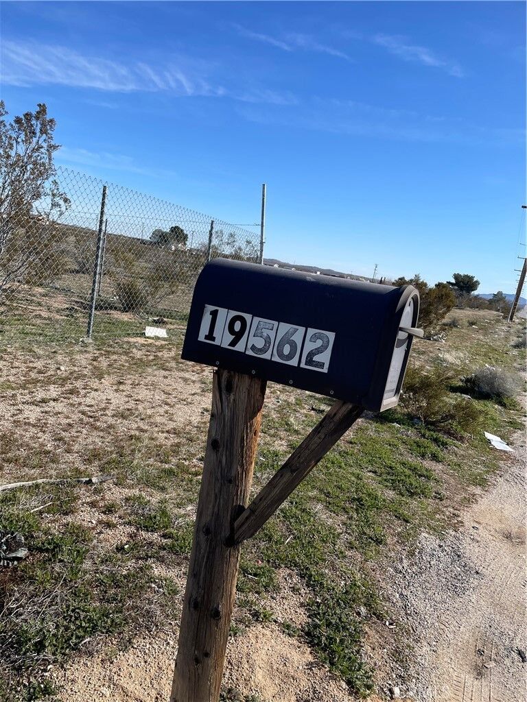 Property Photo:  196 Ave G  CA 93535 