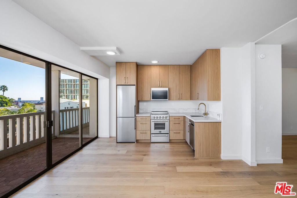 Property Photo: 999 N Doheny Drive 306 CA 90069