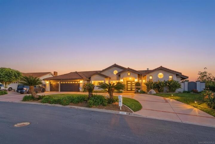 Property Photo:  1427 Buckskin Dr  CA 92029 