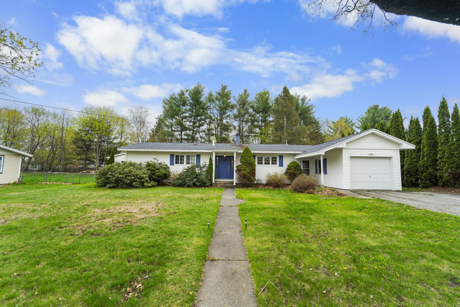 Property Photo:  42 Sugarloaf Lane  ME 04401 