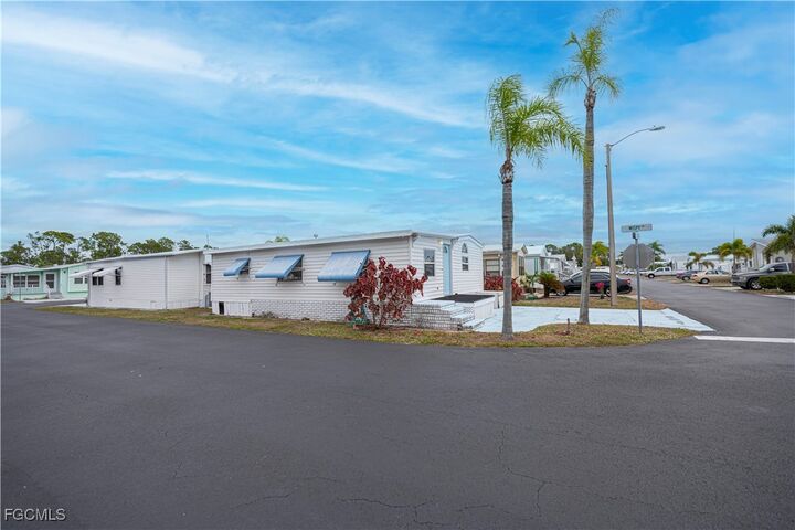 Property Photo:  54 La Fonda Lane  FL 33903 