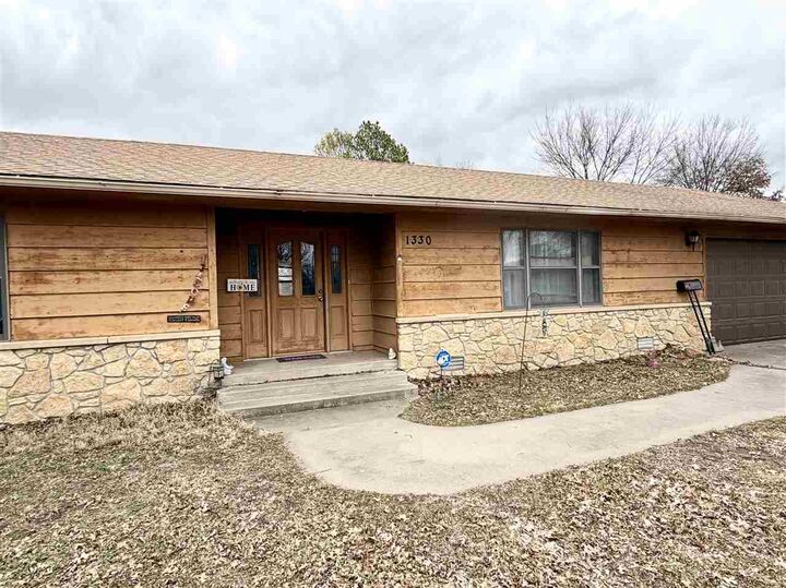 Property Photo:  1330 S 9th Street  OK 74631 