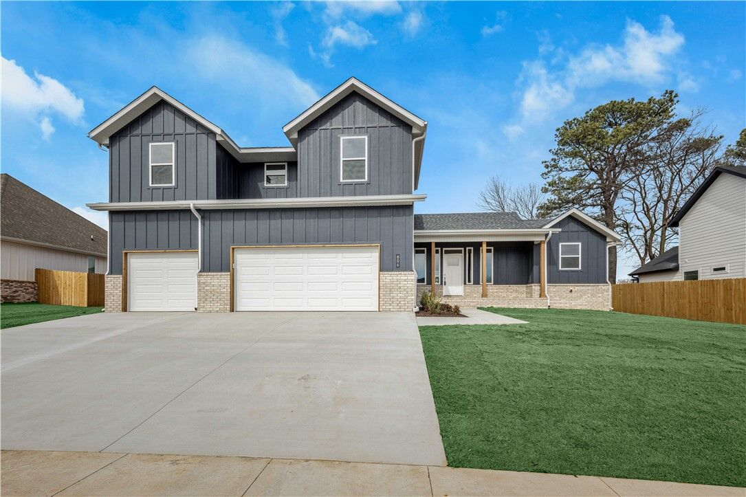 Property Photo:  806 Mueller Way  AR 72753 