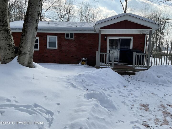 Property Photo: 302 Viho Court PA 18347