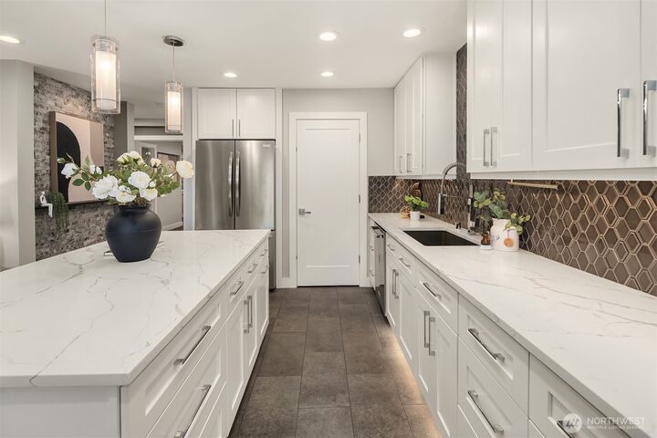 Property Photo:  11639  100th Avenue NE 7-B  WA 98034 