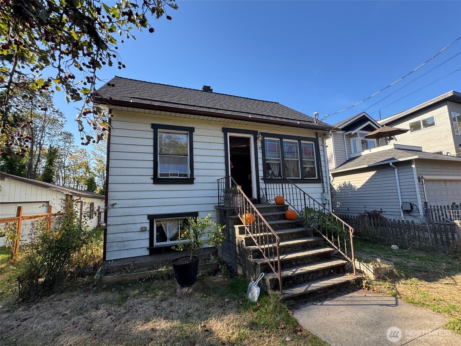 Property Photo:  4417  21st Avenue SW  WA 98116 