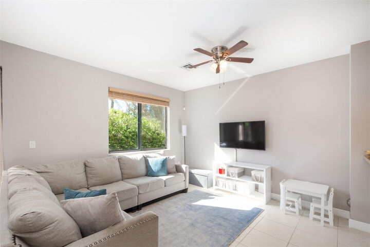 Property Photo:  1638 SW 33rd Court  FL 33315 