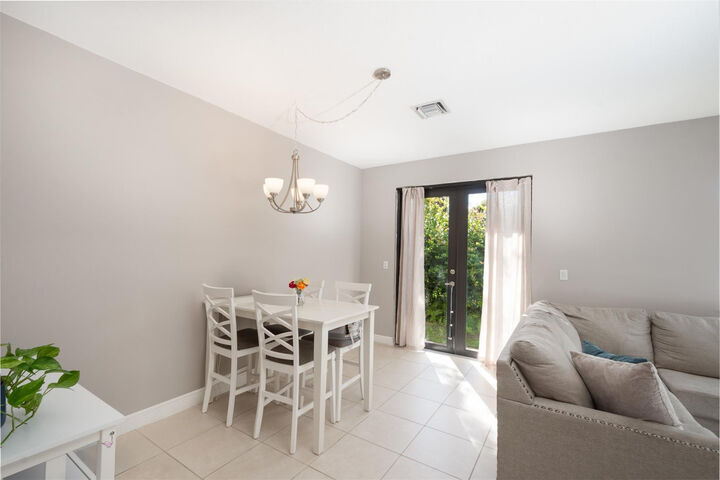 Property Photo:  1638 SW 33rd Court  FL 33315 