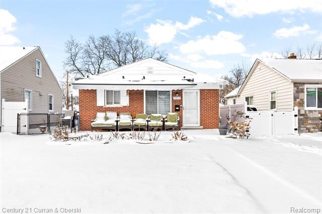 Property Photo:  5955 N Silvery Lane  MI 48127 