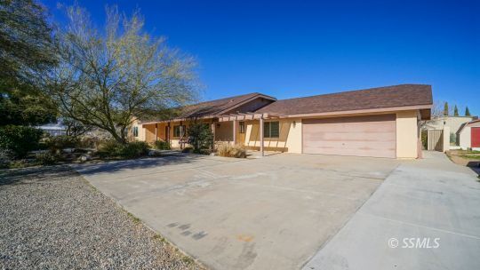 Property Photo: 1530 W Ward Ave CA 93555