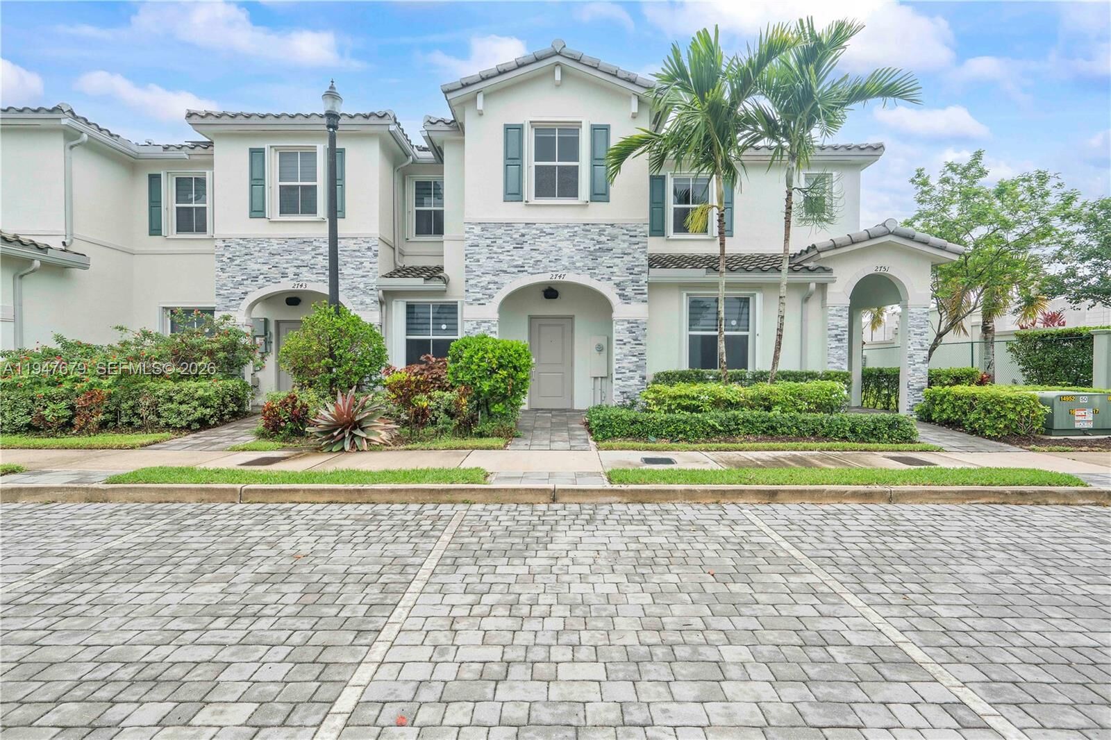 Property Photo:  2747 SE 15th St  FL 33035 