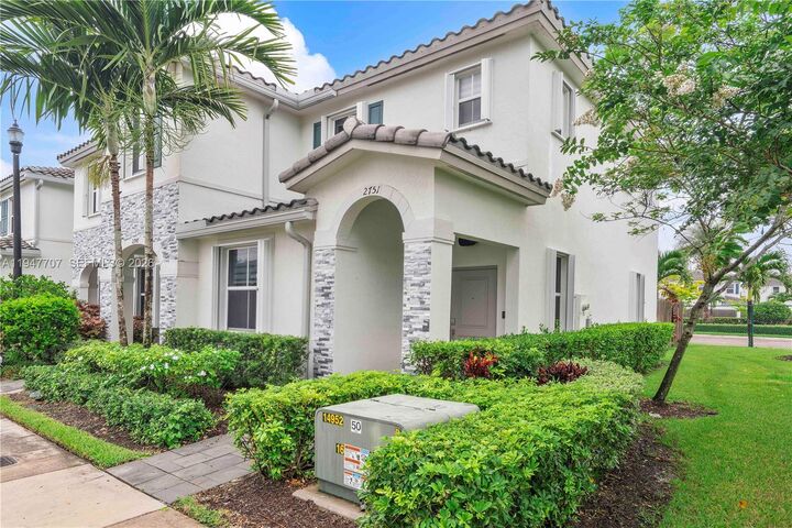 Property Photo: 2751 SE 15th St FL 33035