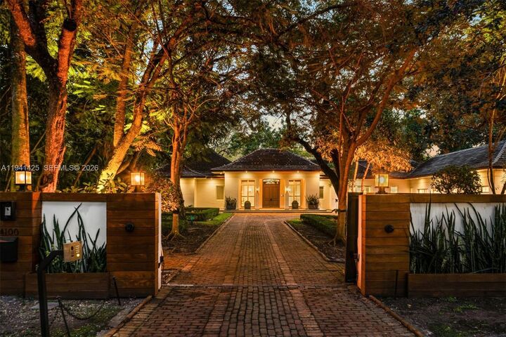 Property Photo:  4100 Kiaora St  FL 33133 