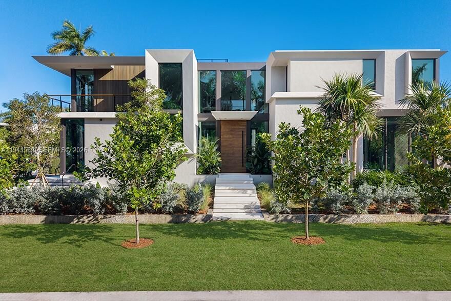 Property Photo: 375 S Hibiscus Dr FL 33139