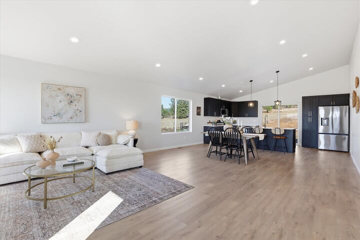 Property Photo:  1508 W Latting Ln  WA 99006 