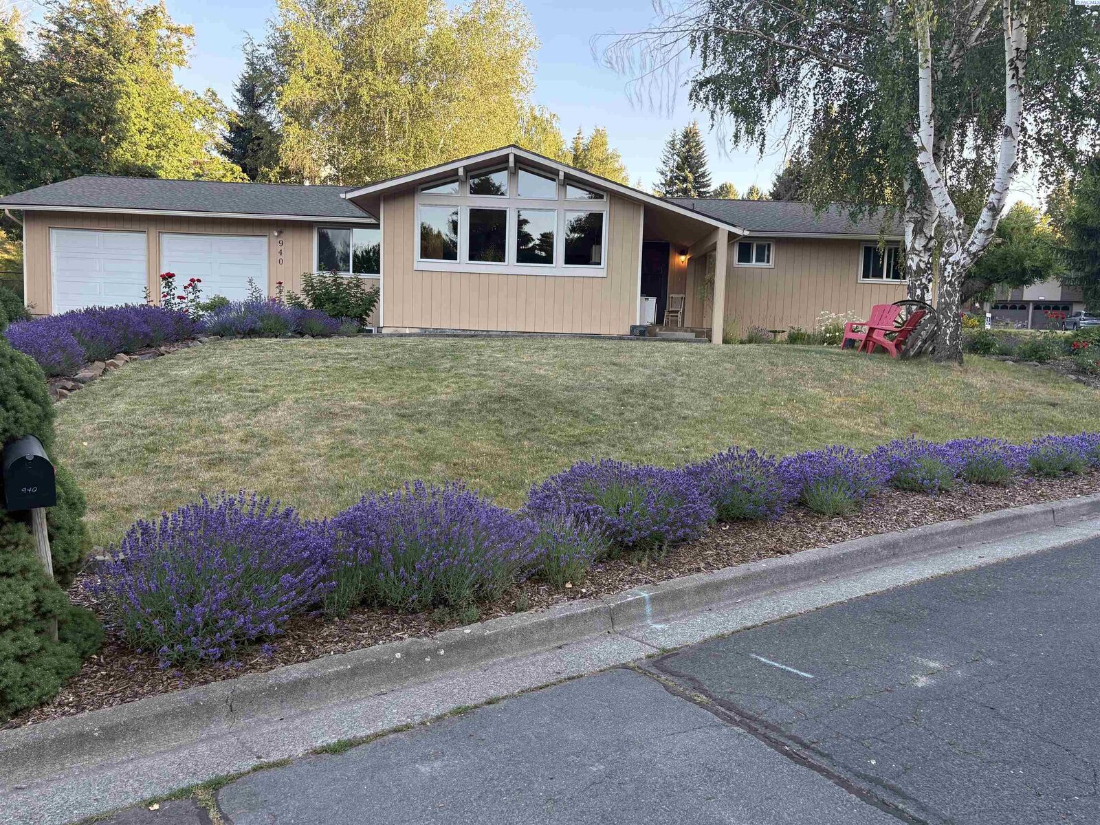 Property Photo:  940 SE Glen Echo Rd  WA 99163 