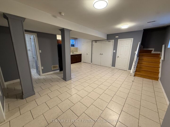 Photo de la propriété:  134 Thickson Road N  ON L1N 3R2 