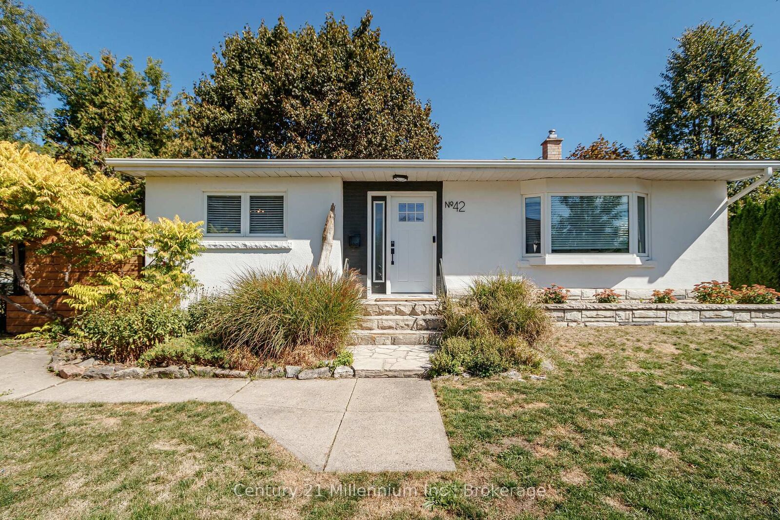 Property Photo:  42 Niagara Street  ON L9Y 3X2 