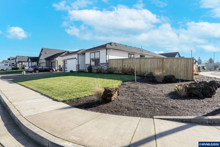 Property Photo:  510 NE Aspen St  OR 97385 