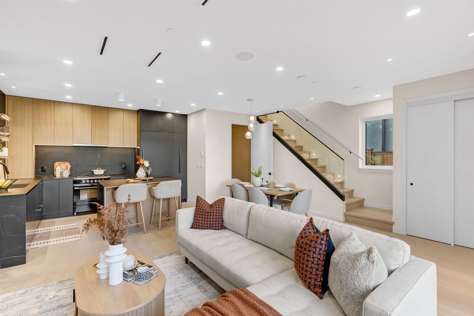 Property Photo: 2764 W 14th Avenue 1 BC V6K 2X2