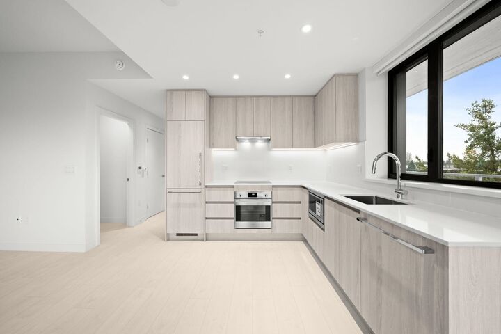 Property Photo: 4928 Quebec Street 603 BC V5W 0G6