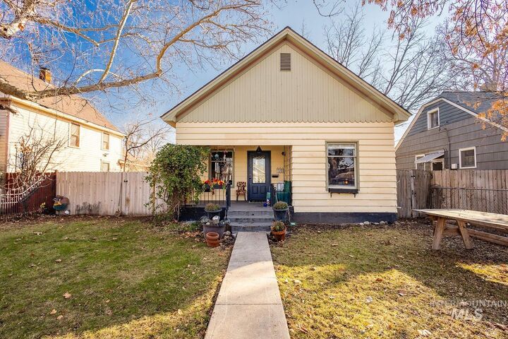 Property Photo:  720 9th Ave S  ID 83687 