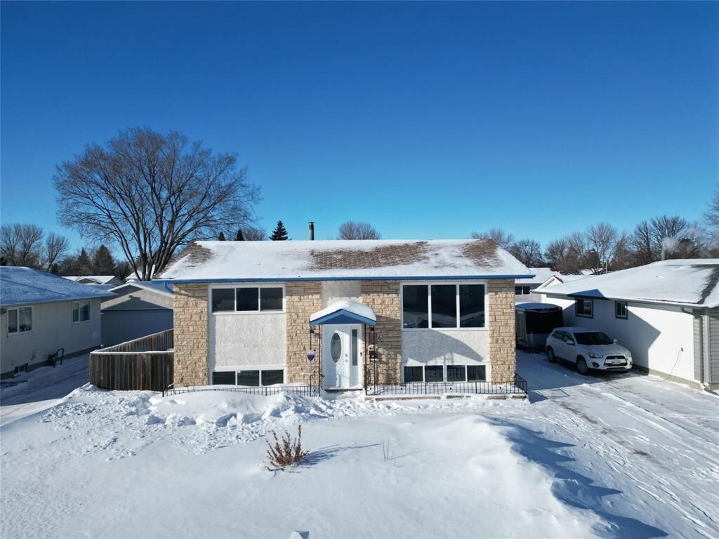 Property Photo:  6 Madrill Close  MB R2P 0J1 