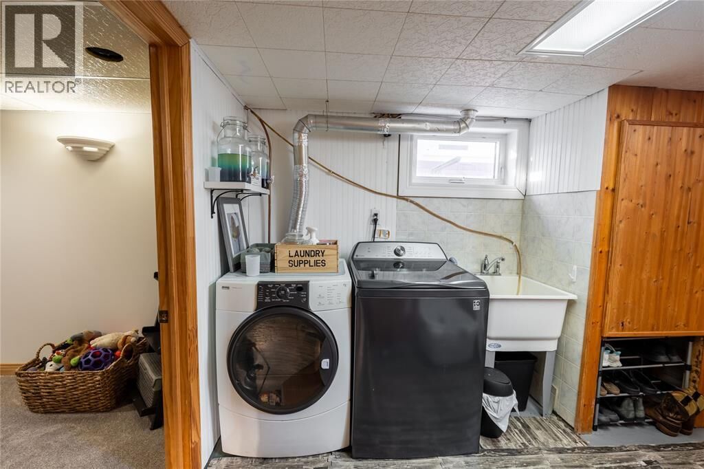 Photo de la propriété: 889 Grandview Avenue ON N7V 3X3