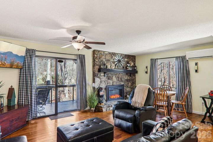 Property Photo: 129 Riverside Villa Drive NC 28751