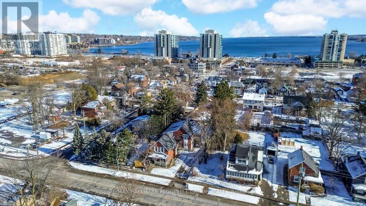 Property Photo: 81 Innisfil Street ON L4N 3E3