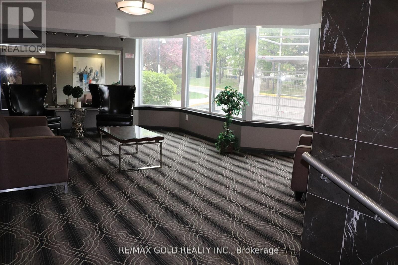 Property Photo:  8 Lisa Street 1801  ON L6T 4S6 