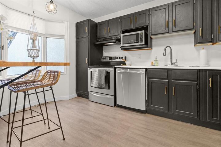 Photo de la propriété:  1688 St Mary'S Road  MB R2N 1L8 