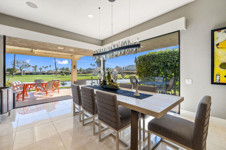 Property Photo: 6 Barnard Court CA 92270