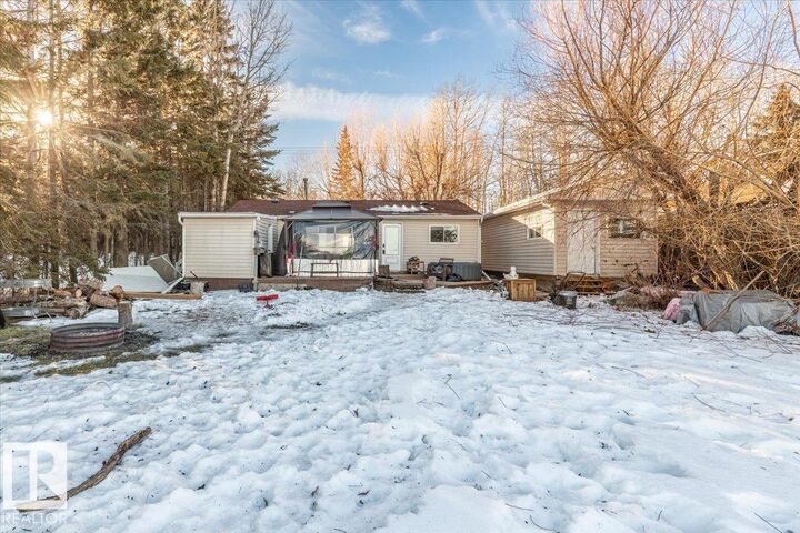 Property Photo: 125 Poplar Bay Dr AB T0C 1X0
