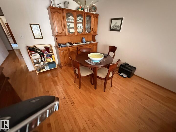 Photo de la propriété:  5935 189 Street NW  AB T6M 2J2 