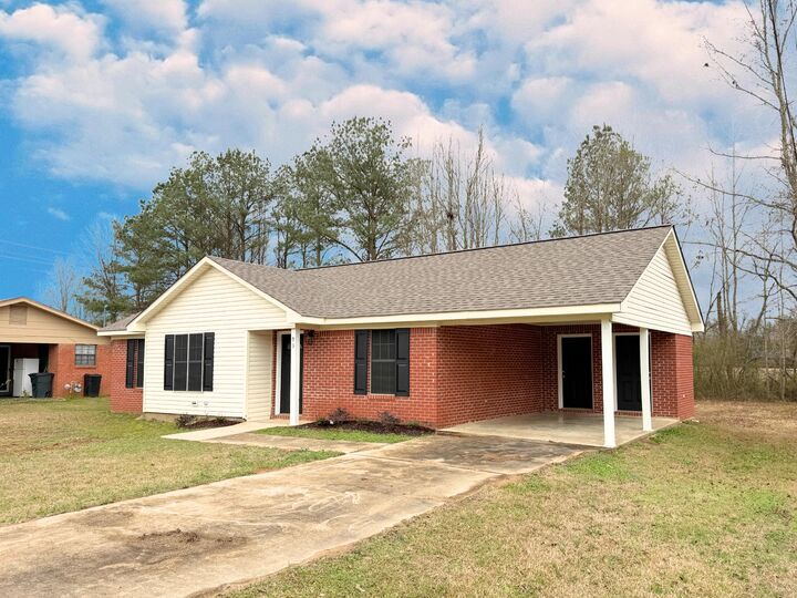 Property Photo: 93 Robin St MS 39702